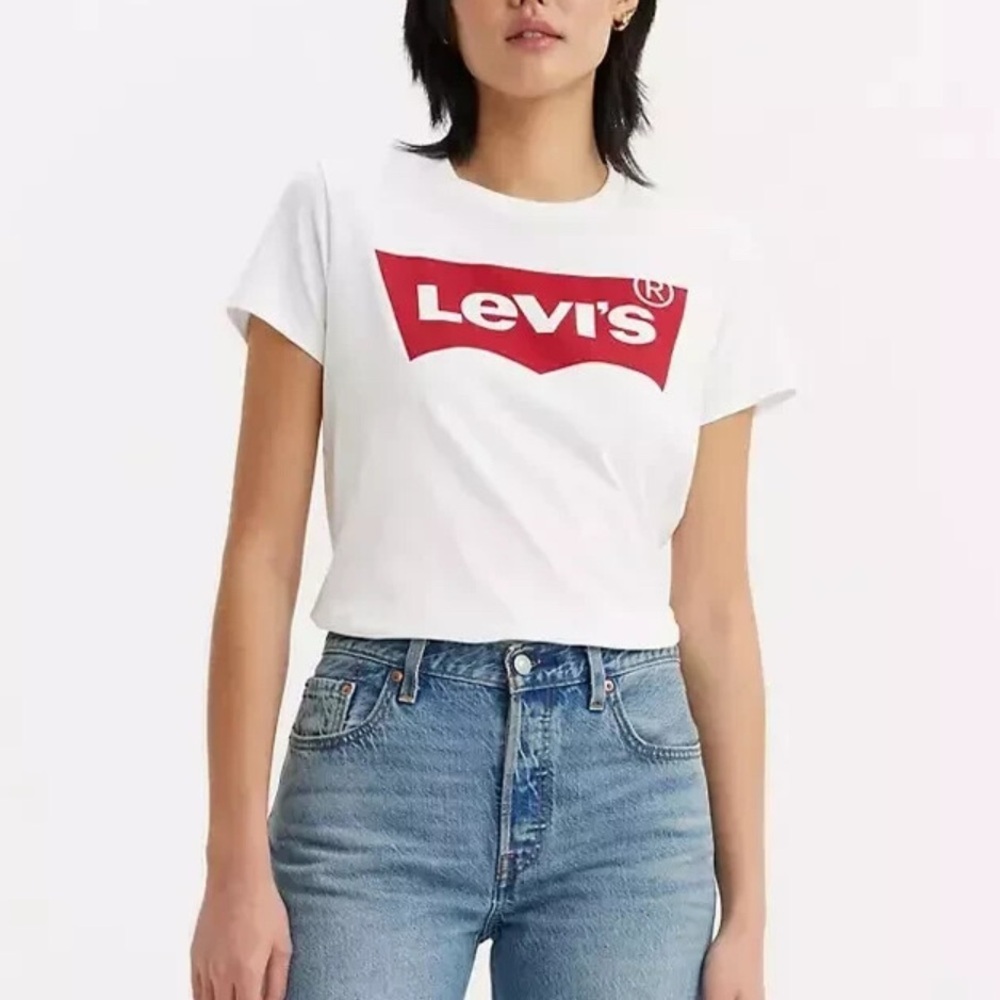 LEVI’S SLIM FIT GRAPHIC TEE